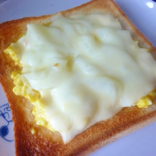 ☆卵サラダと玉ねぎのチーズトースト☆